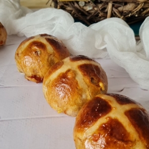 Slatka uskrsna peciva – Hot Cross Buns